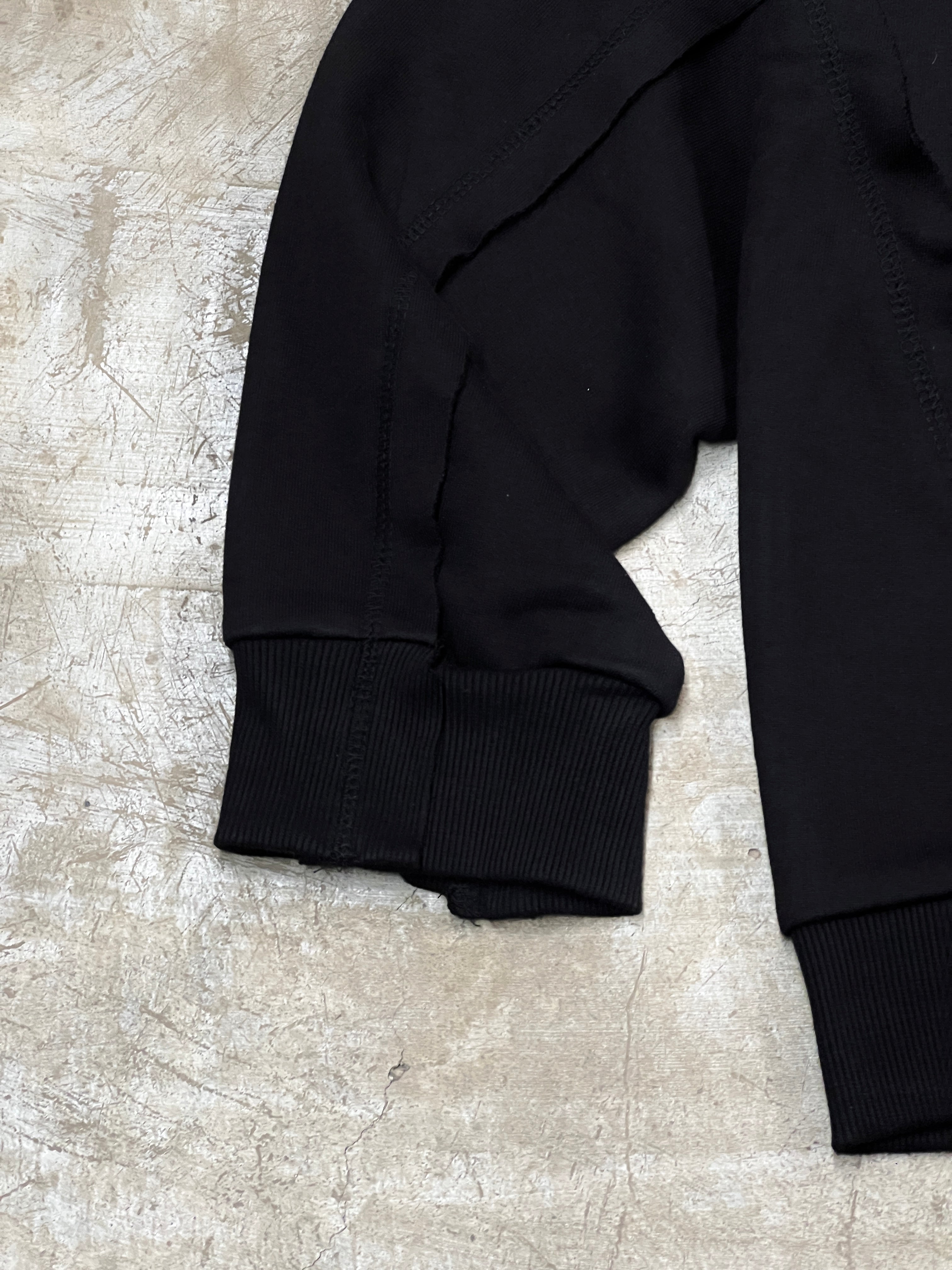 UG SWEATSHIRT (BLACK)