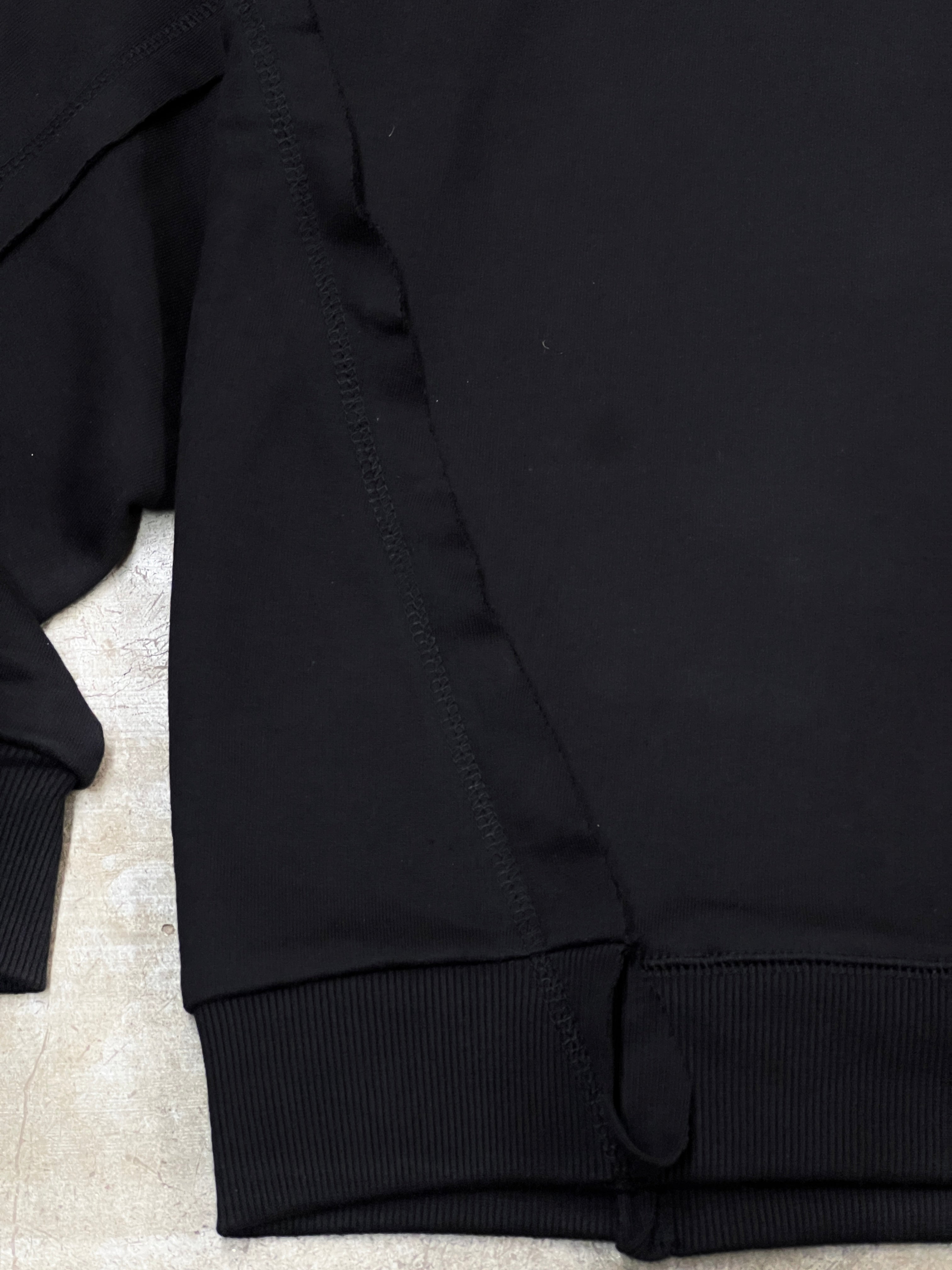 UG SWEATSHIRT (BLACK)
