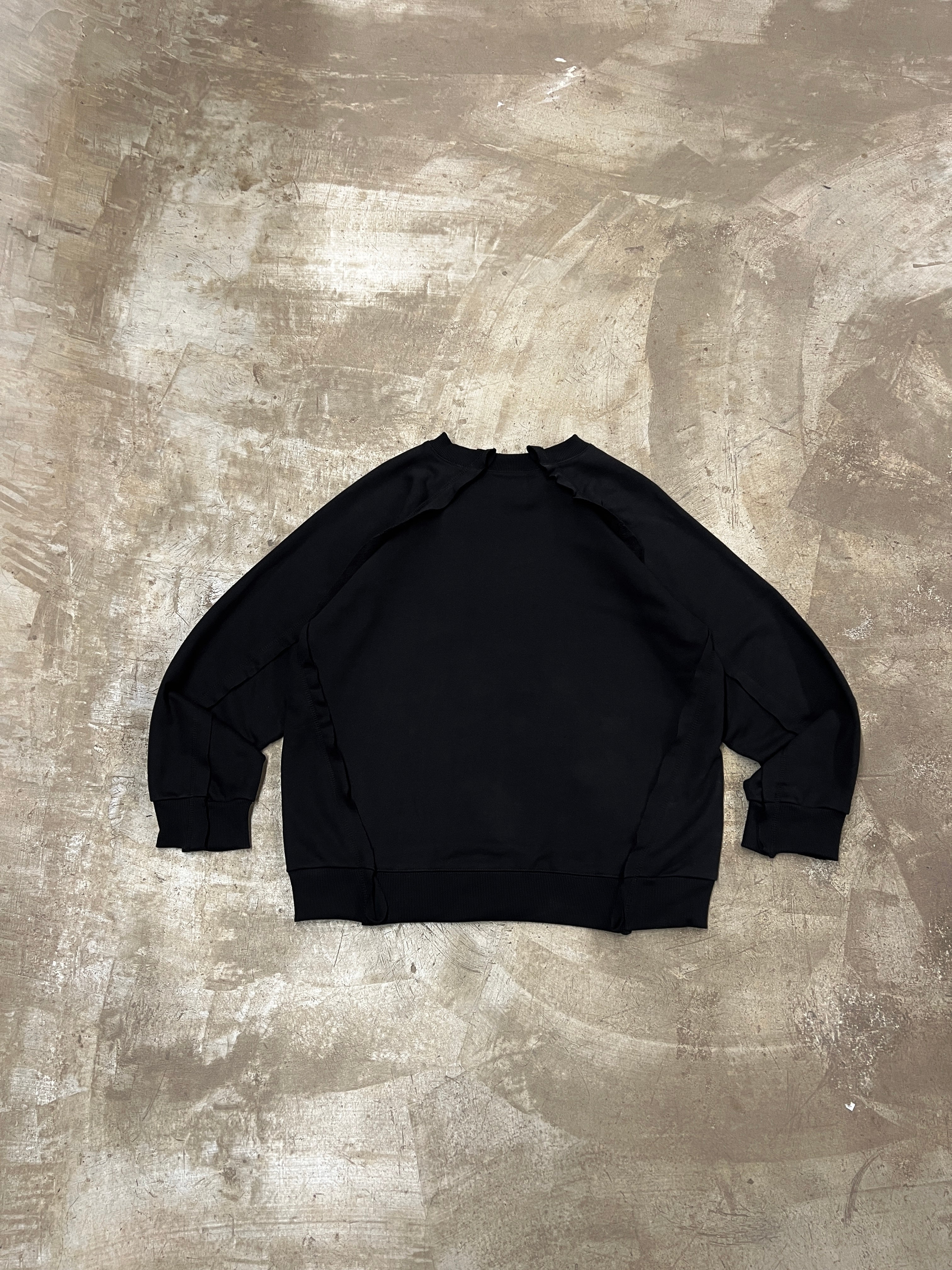 UG SWEATSHIRT (BLACK)
