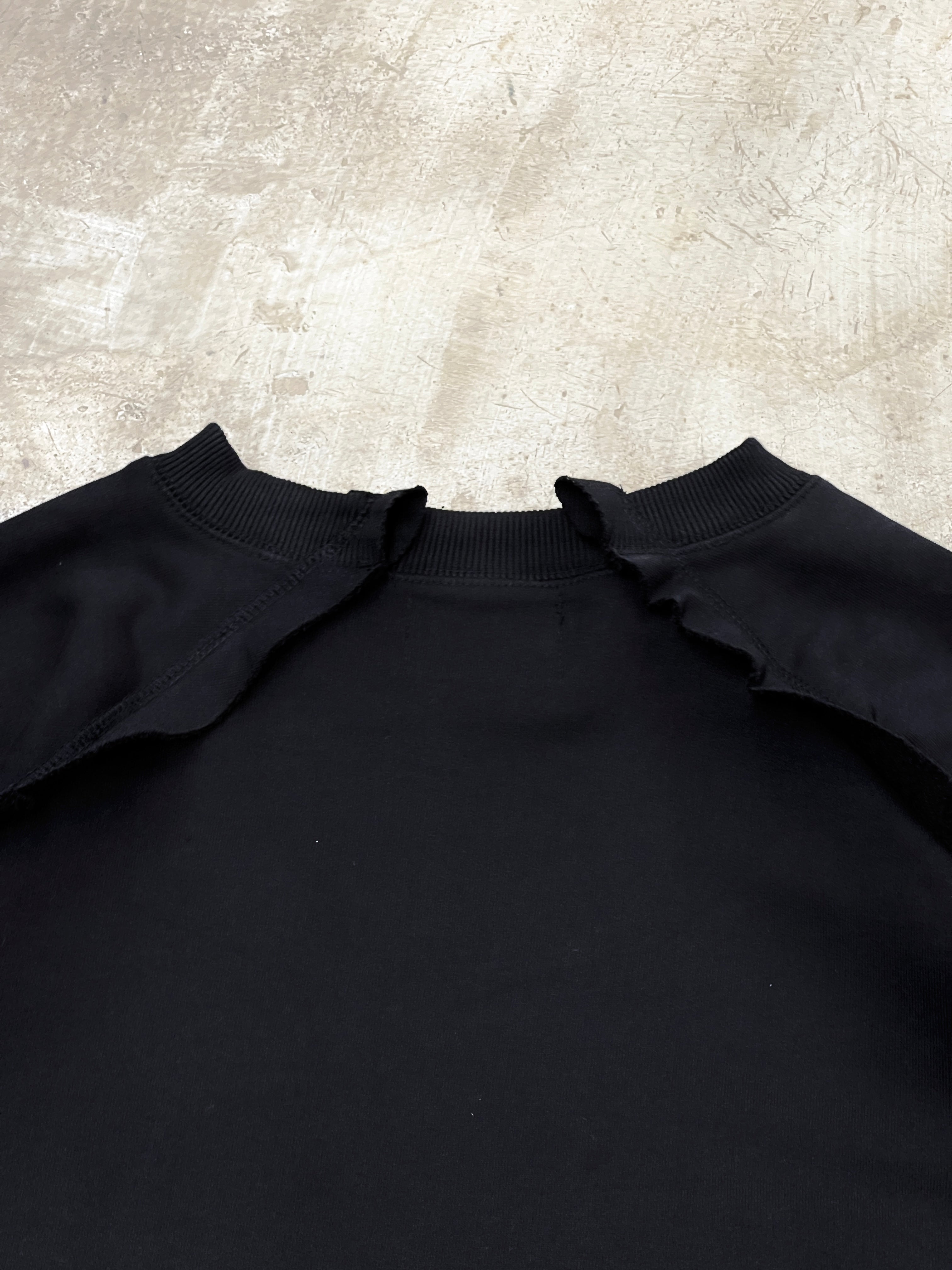 UG SWEATSHIRT (BLACK)