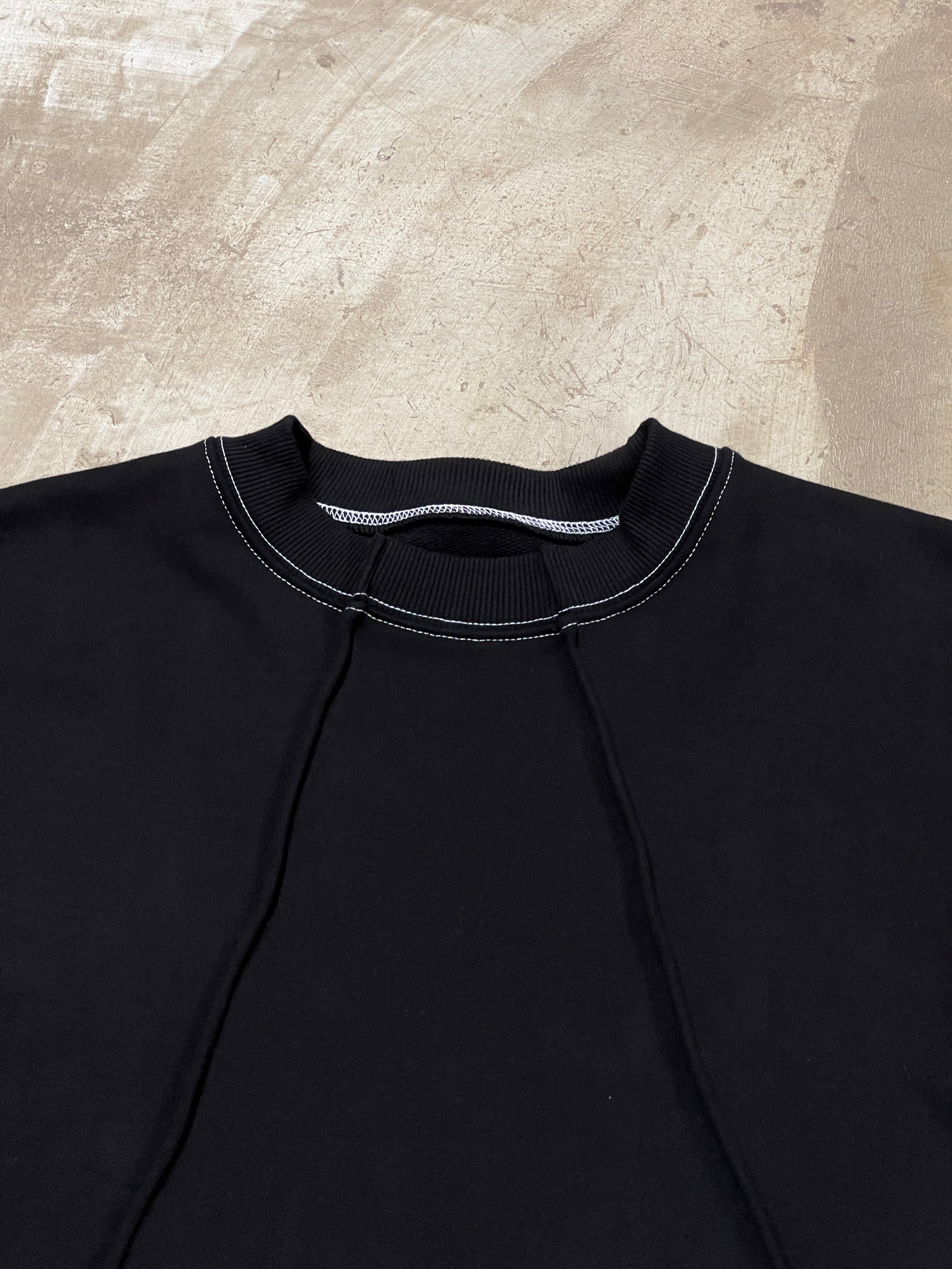 CONTRAST STITCH SWEATSHIRT (BLACK)