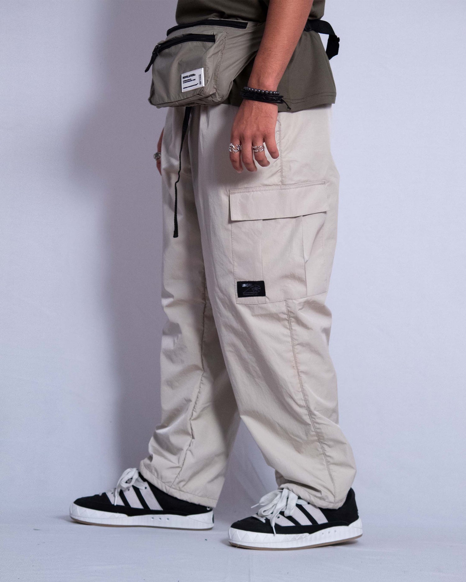 &quot;Belter Cargos&quot; - Ivory
