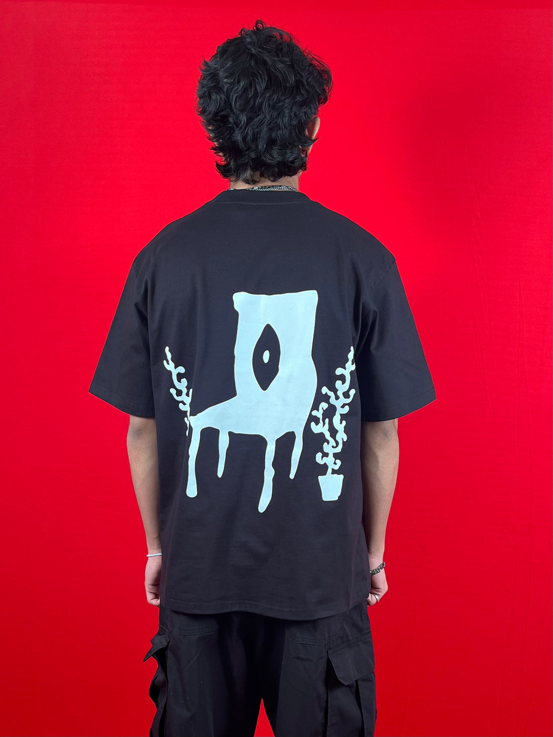 "Meltinto" Tee - Black