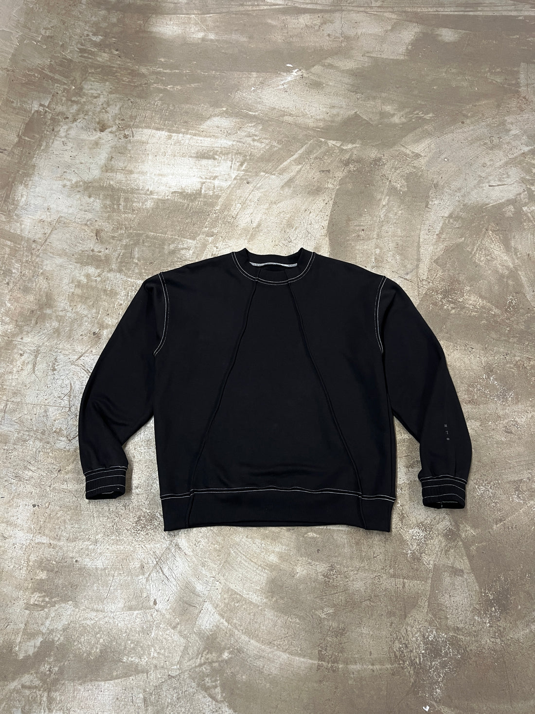 CONTRAST STITCH SWEATSHIRT (BLACK)