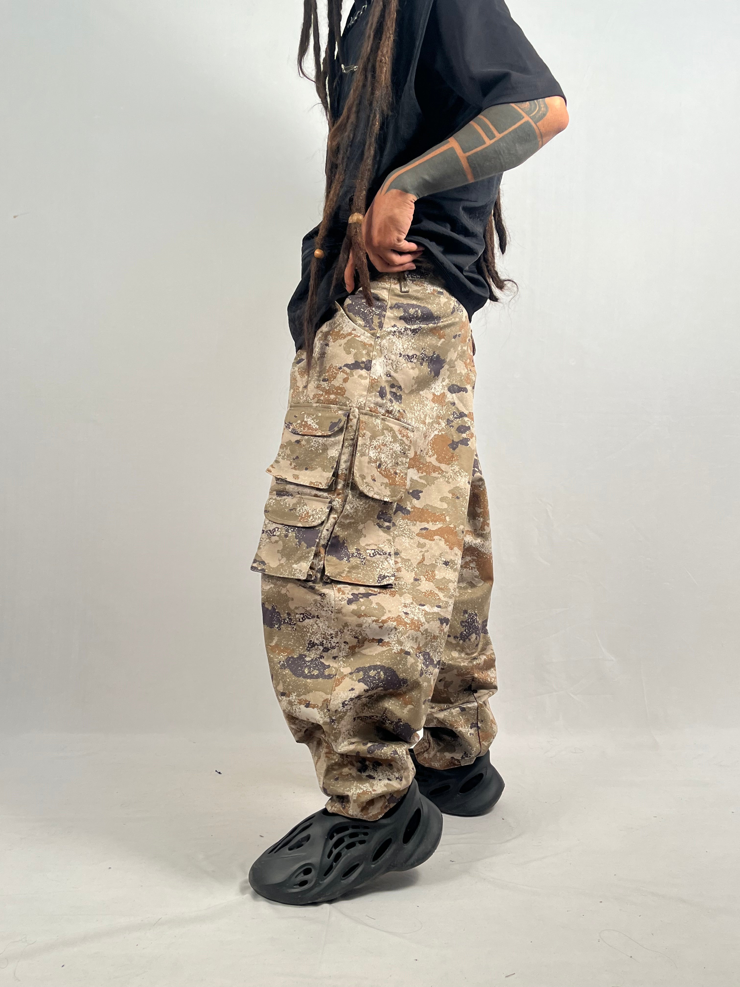 True Religion Jesse Big T Camo Cargo Pant | Urban Outfitters New Zealand -  Clothing, Music, Home & Accessories