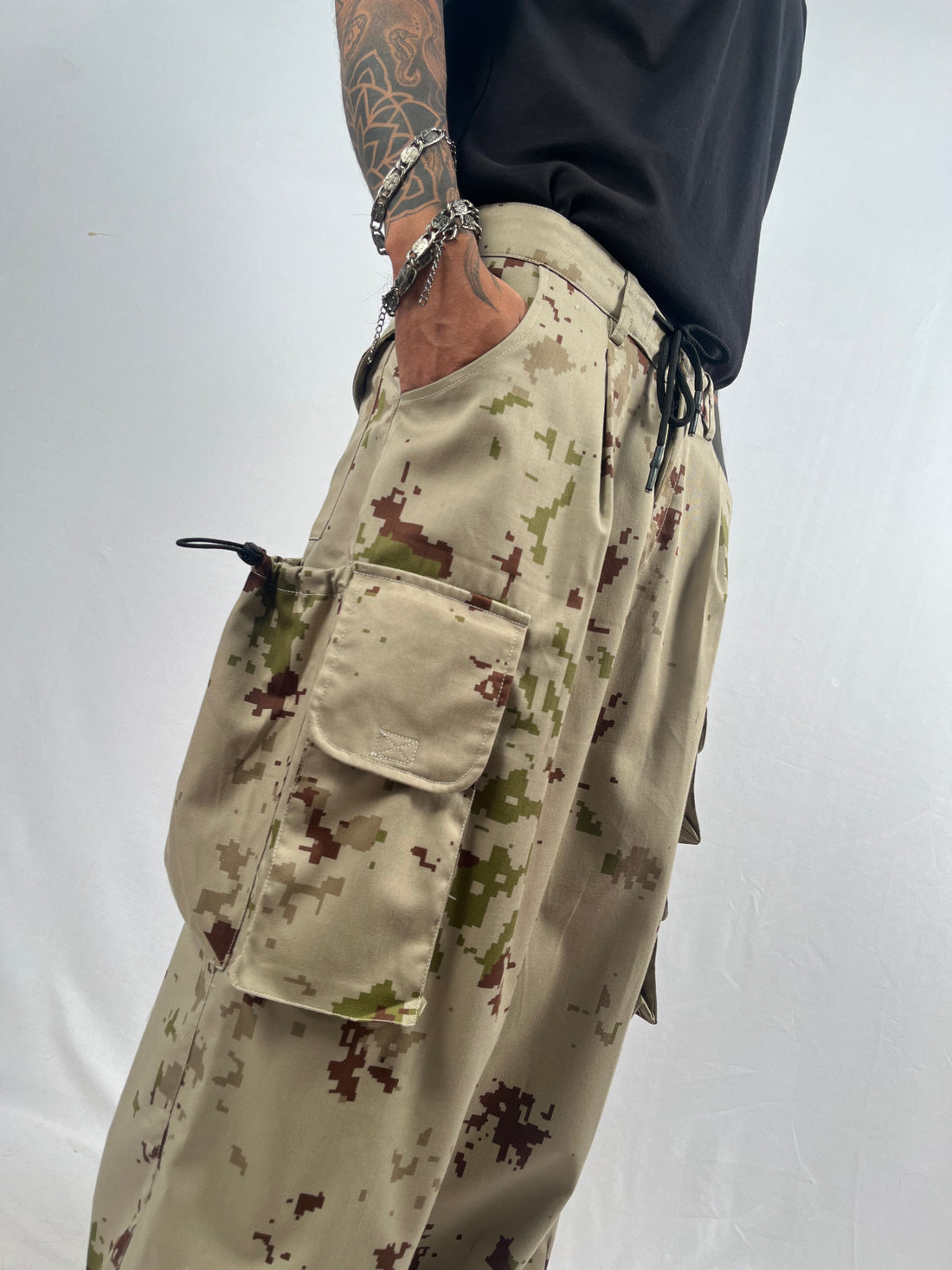 CamoTal Cargo Pants - Beige