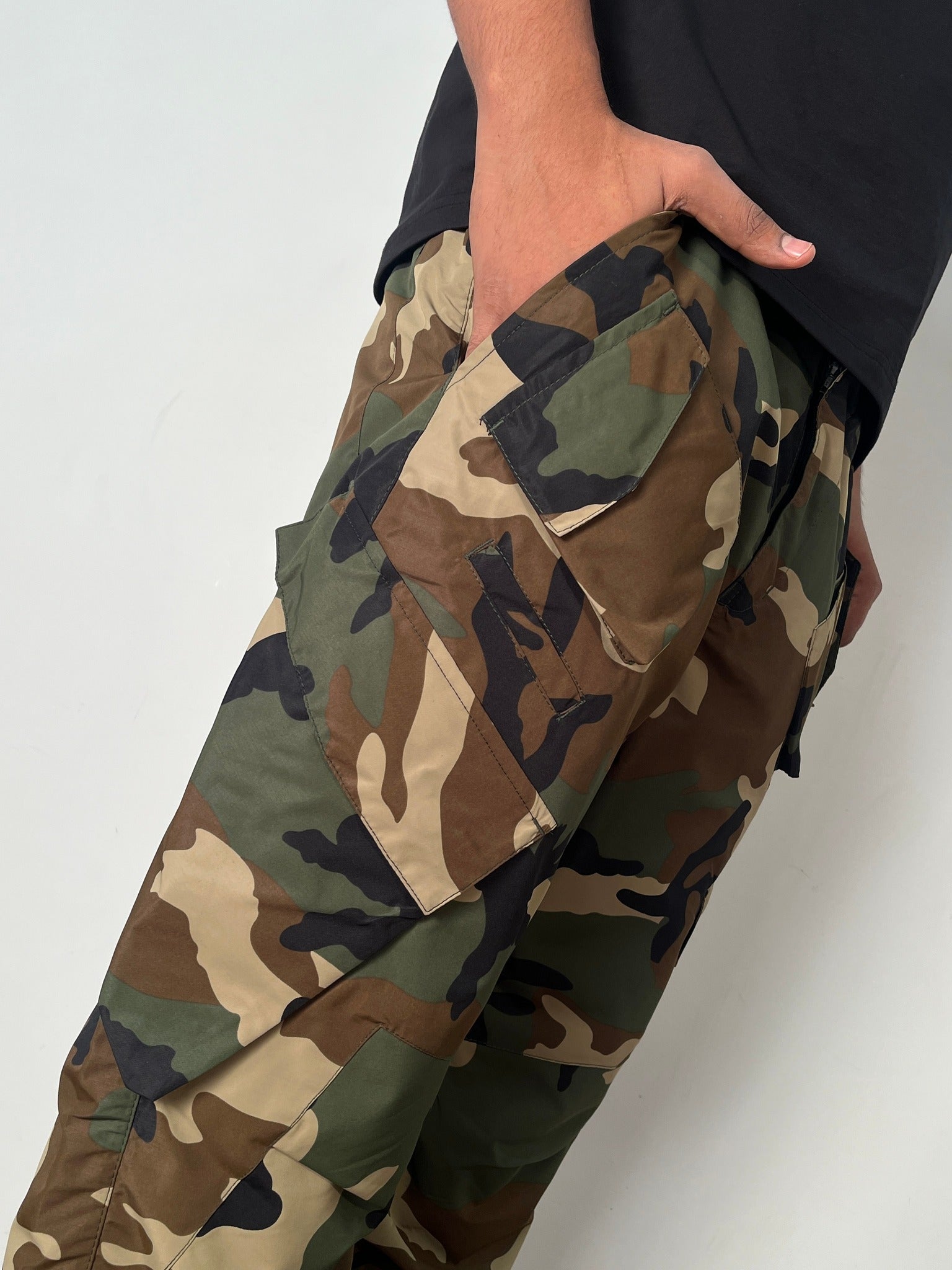 Camouflage Letter Print Toggle Cuff Cargo Techwear Pants ARMY GREEN KHAKI  WOODLAND CAMOUFLAGE DIGITAL DESERT CAMOUFLAGE | Techwear pants, Casual work  outfits, Green and khaki